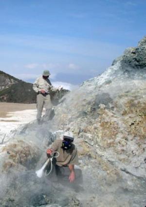 Sampling of volcanic gases